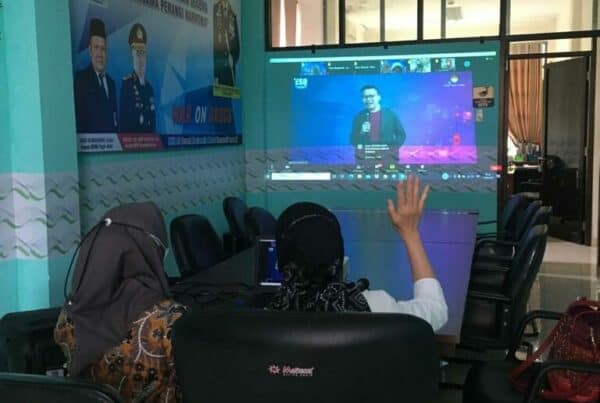 KETUA DWP BNN KOTA PAGAR ALAM DAN PERSONIL MENGIKUTI KEGIATAN WEBINAR WANITA MASA KINI