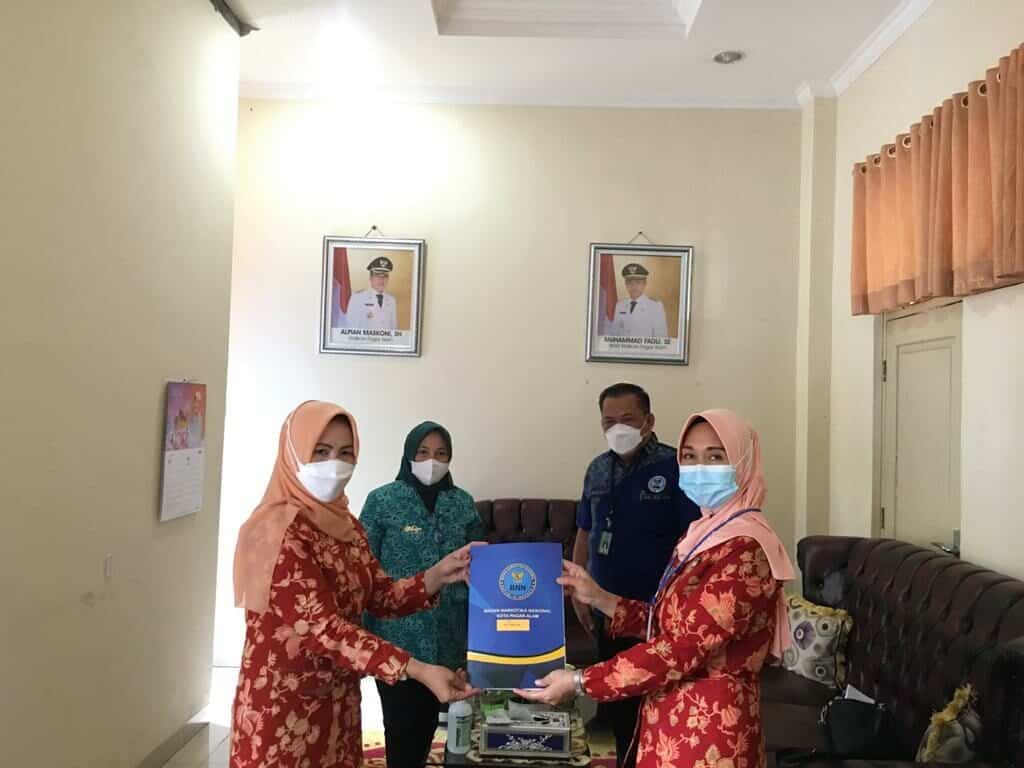 KEGIATAN PENYERAHAN BUKU SAKU P4GN DAN PN