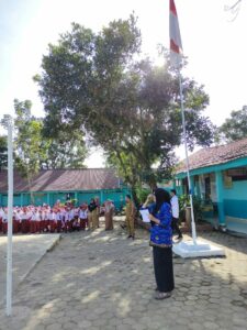 Pembina Upacara di SD Negeri 72 Kota Pagar Alam Pembina Upacara di SD Negeri 72 Kota Pagar Alam
