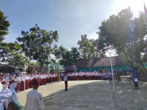 Pembina Upacara di SD Negeri 72 Kota Pagar Alam Pembina Upacara di SD Negeri 72 Kota Pagar Alam